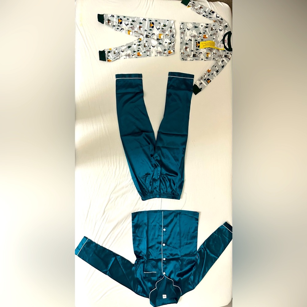 KIDS PAJAMAS AN ONESIES ALL SIZES